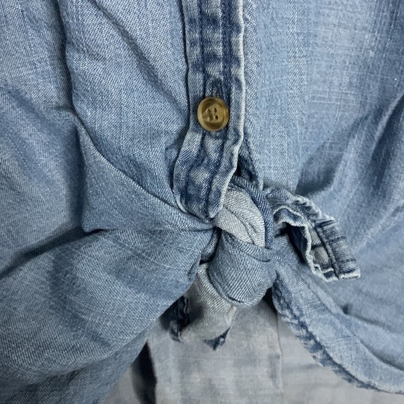 American Eagle Chambray Shirt Womens Small Button Down Short Sleeve Lyocell - Picture 2 of 7